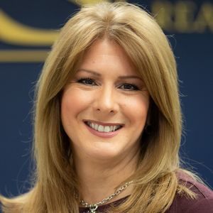 Meet your Posher, Laurie